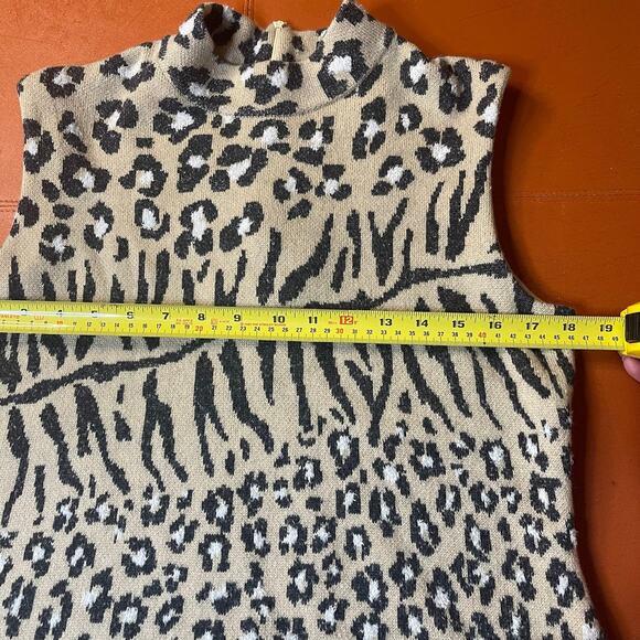 St. John Collection By Mary Gray Animal Print Turtleneck Top Size L - Picture 9 of 10